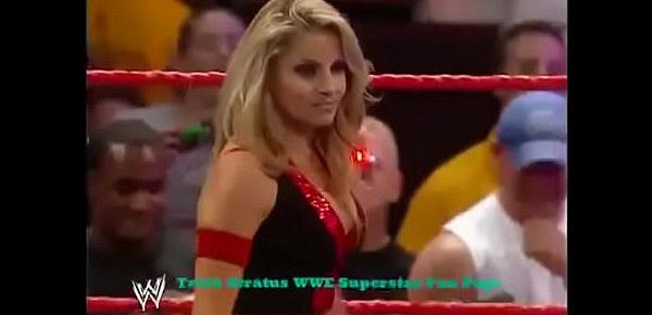  Trish Stratus vs Mickie James. Raw.